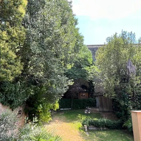 Gardens Of N10 아파트 지로나